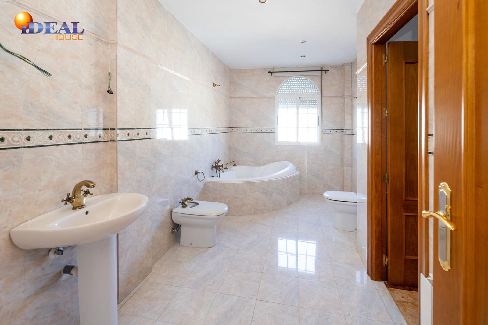 3 bedroom Terraced Villa for sale in Huetor Vega with garage - € 329,000 (Ref: 9433946)