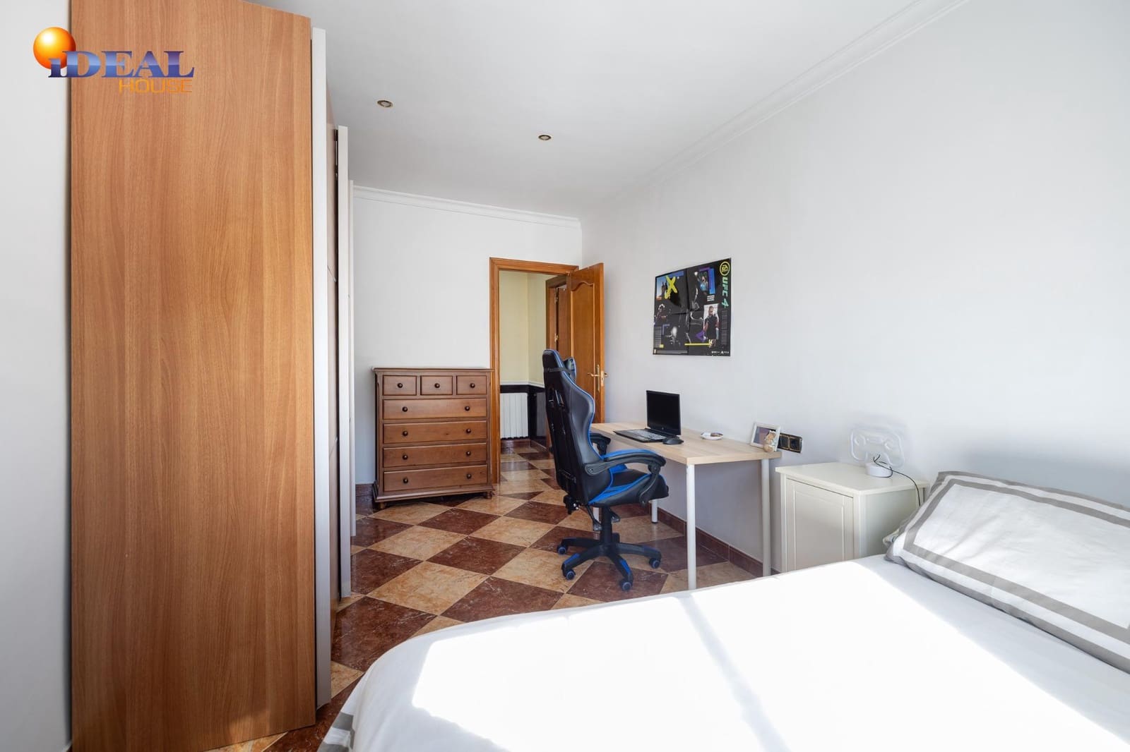 3 bedroom Terraced Villa for sale in Huetor Vega with garage - € 329,000 (Ref: 9433946)