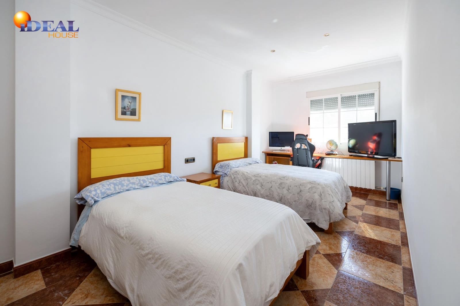 3 bedroom Terraced Villa for sale in Huetor Vega with garage - € 329,000 (Ref: 9433946)