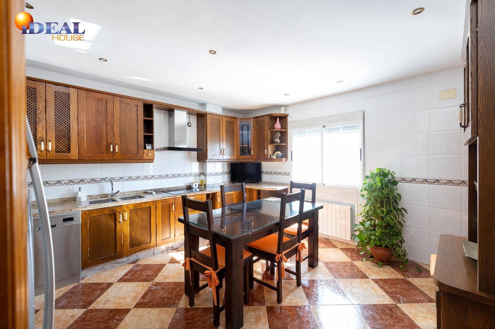 3 bedroom Terraced Villa for sale in Huetor Vega with garage - € 329,000 (Ref: 9433946)