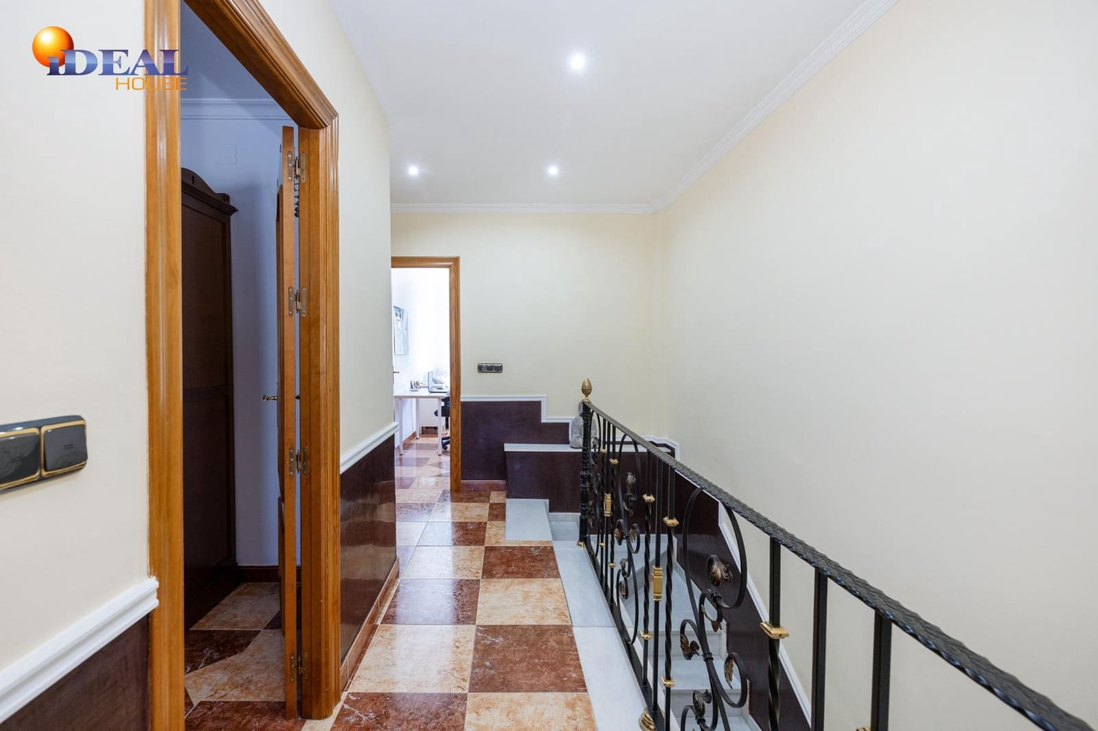 3 bedroom Terraced Villa for sale in Huetor Vega with garage - € 329,000 (Ref: 9433946)