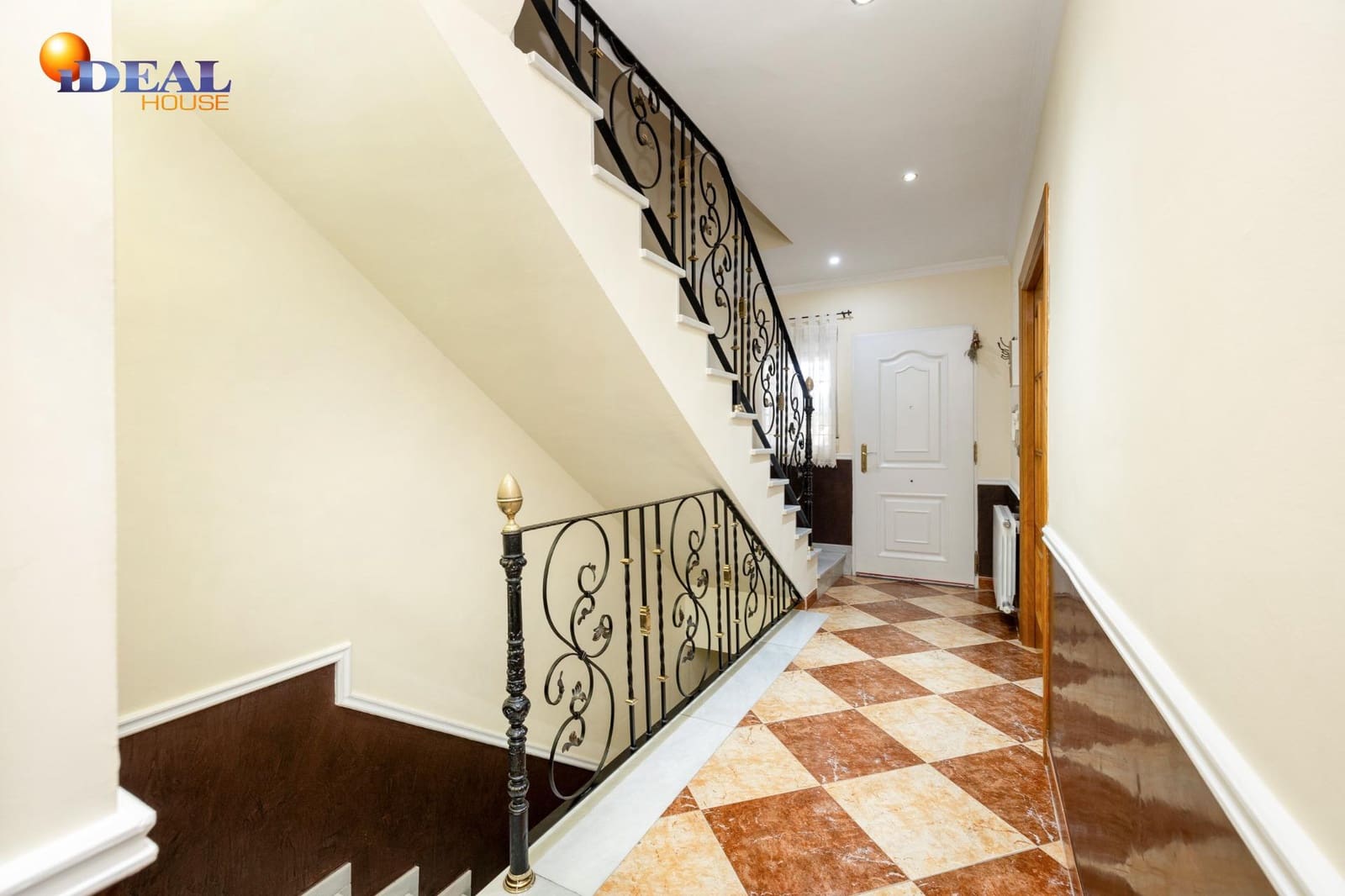 3 bedroom Terraced Villa for sale in Huetor Vega with garage - € 329,000 (Ref: 9433946)