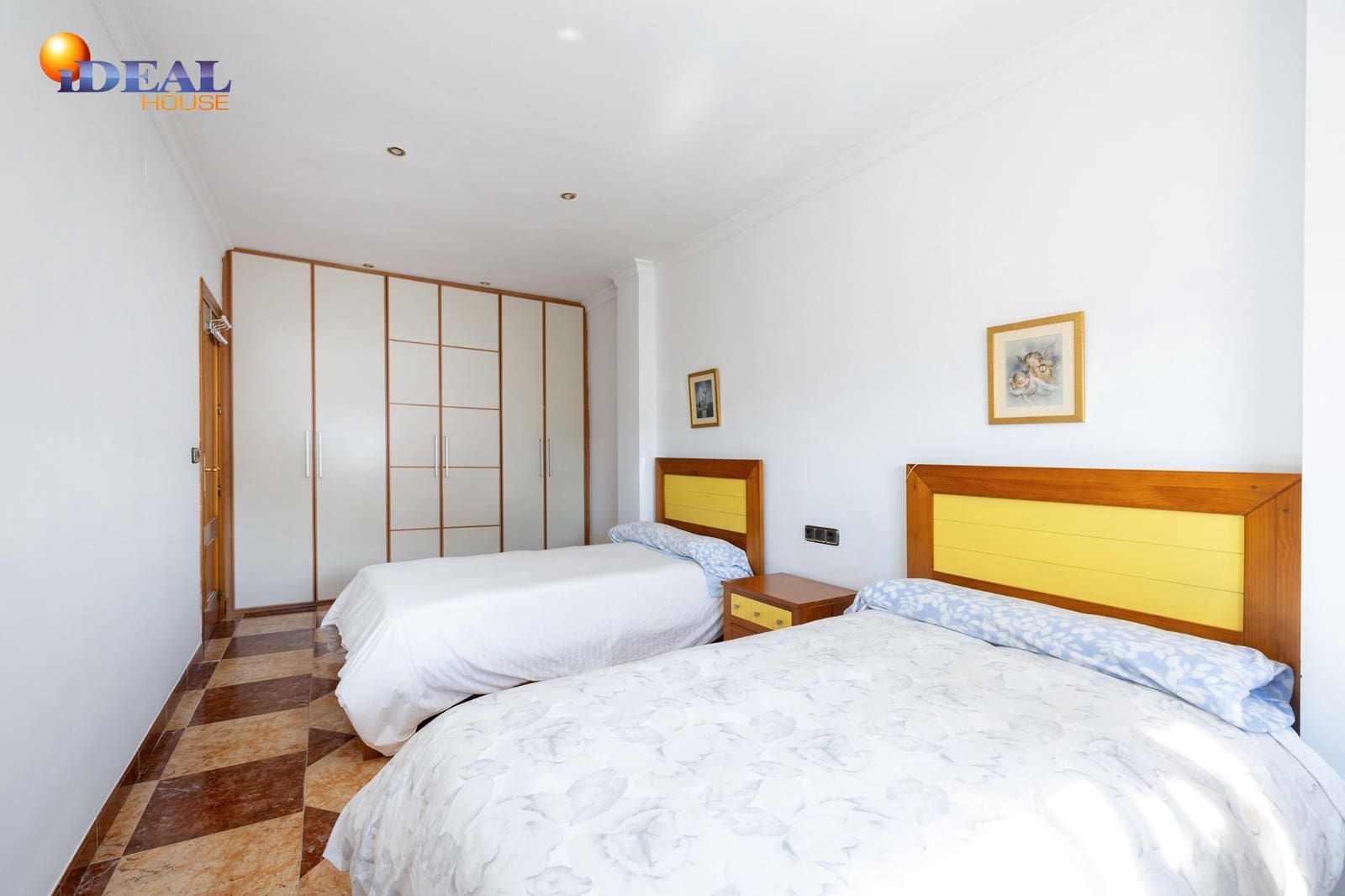 3 bedroom Terraced Villa for sale in Huetor Vega with garage - € 329,000 (Ref: 9433946)