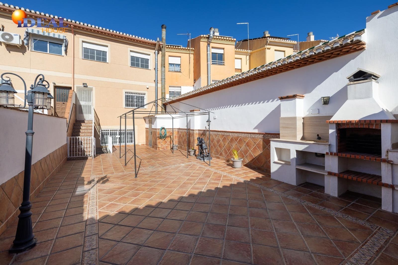3 bedroom Terraced Villa for sale in Huetor Vega with garage - € 329,000 (Ref: 9433946)