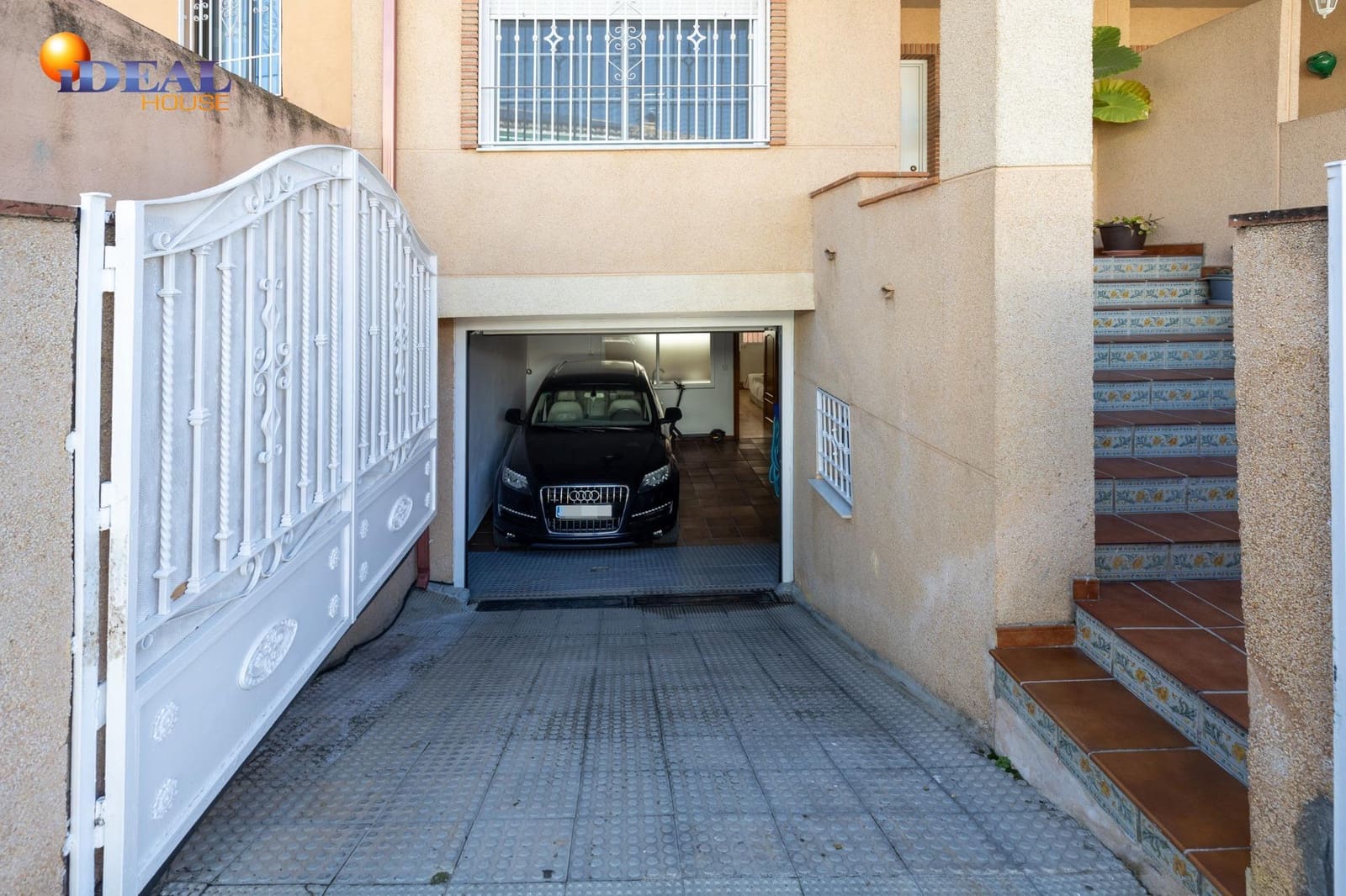 3 bedroom Terraced Villa for sale in Huetor Vega with garage - € 329,000 (Ref: 9433946)