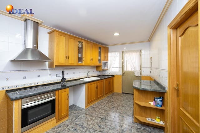 4 slaapkamer Rijtjeshuis te koop in Salar - € 148.500 (Ref: 9433949)