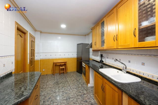 4 slaapkamer Rijtjeshuis te koop in Salar - € 148.500 (Ref: 9433949)