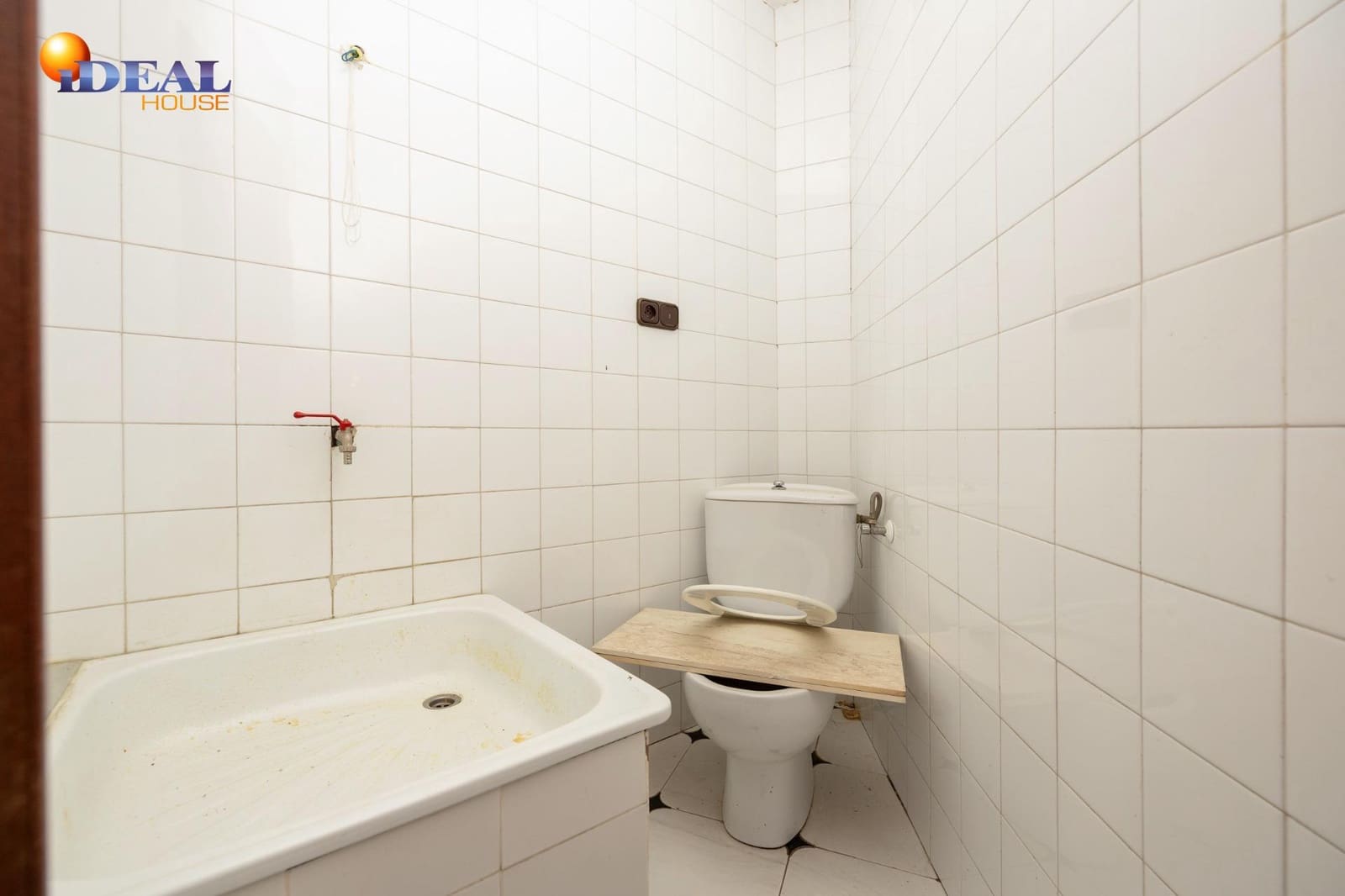 Commercieel te koop in Gojar - € 150.000 (Ref: 9433950)