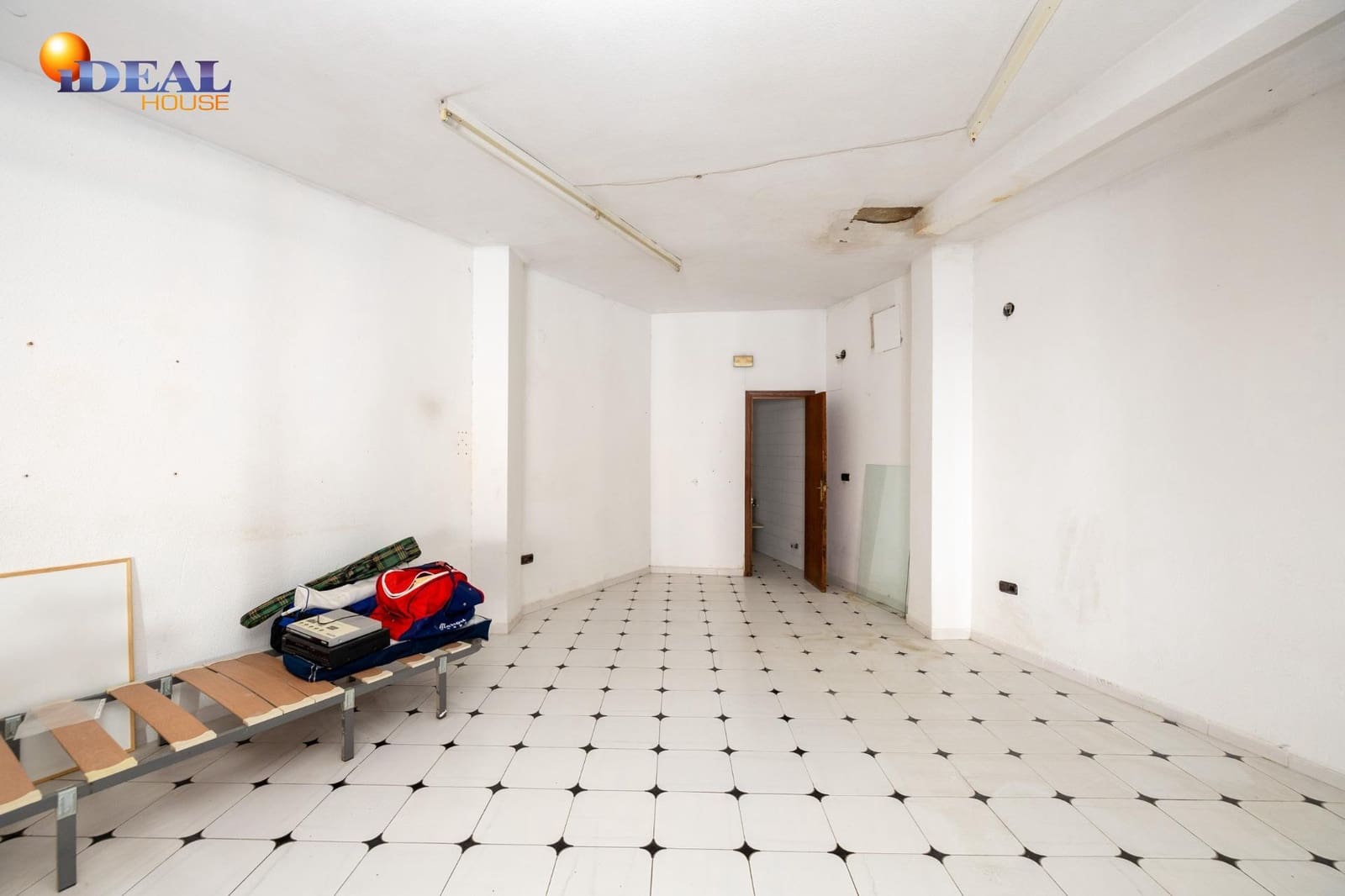 Commercieel te koop in Gojar - € 150.000 (Ref: 9433950)