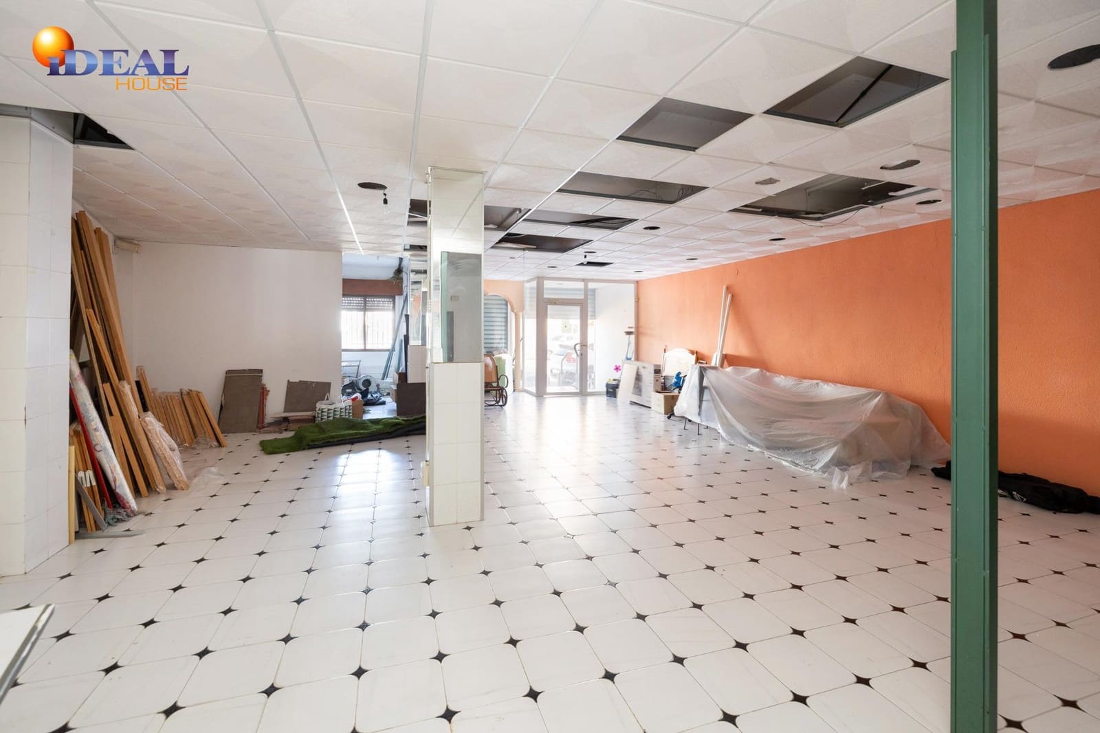 Commercieel te koop in Gojar - € 150.000 (Ref: 9433950)