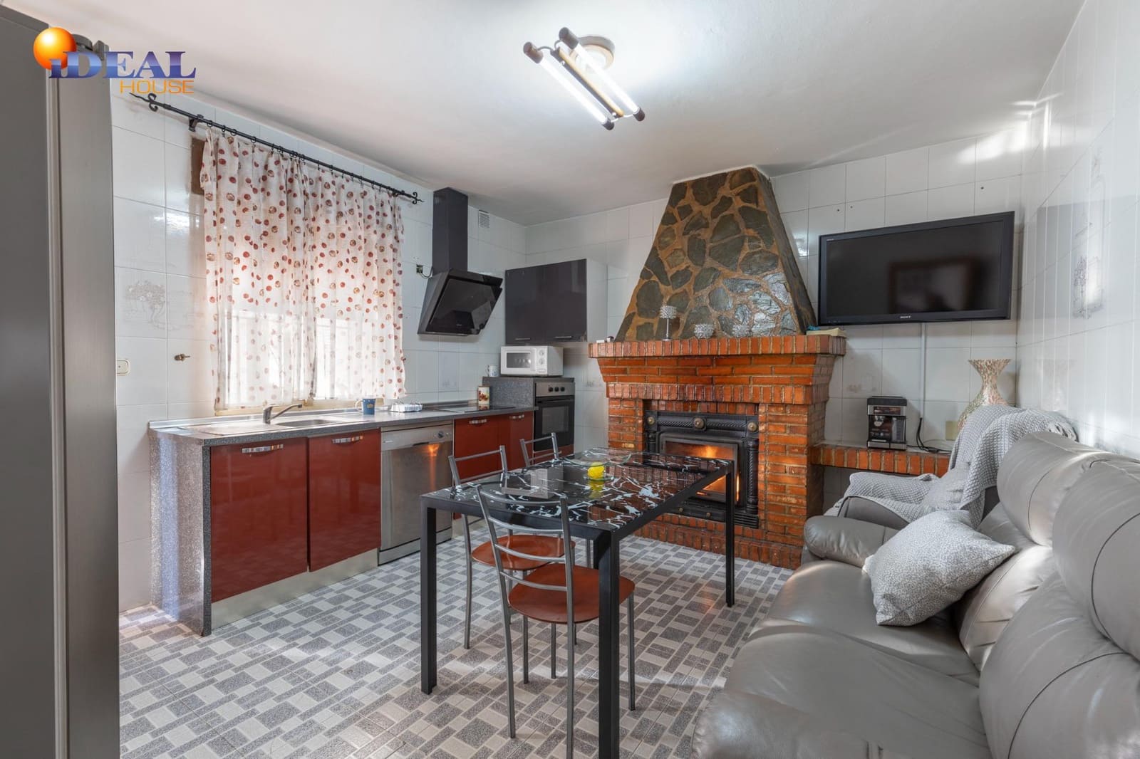 4 bedroom Townhouse for sale in Illora with garage - € 160,000 (Ref: 9433951)