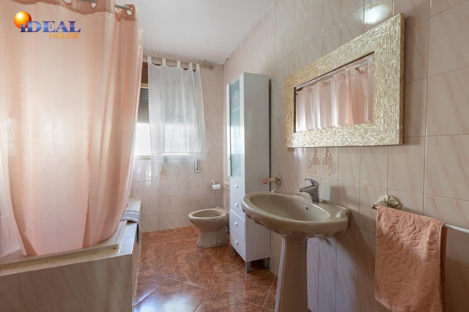 4 bedroom Townhouse for sale in Illora with garage - € 160,000 (Ref: 9433951)