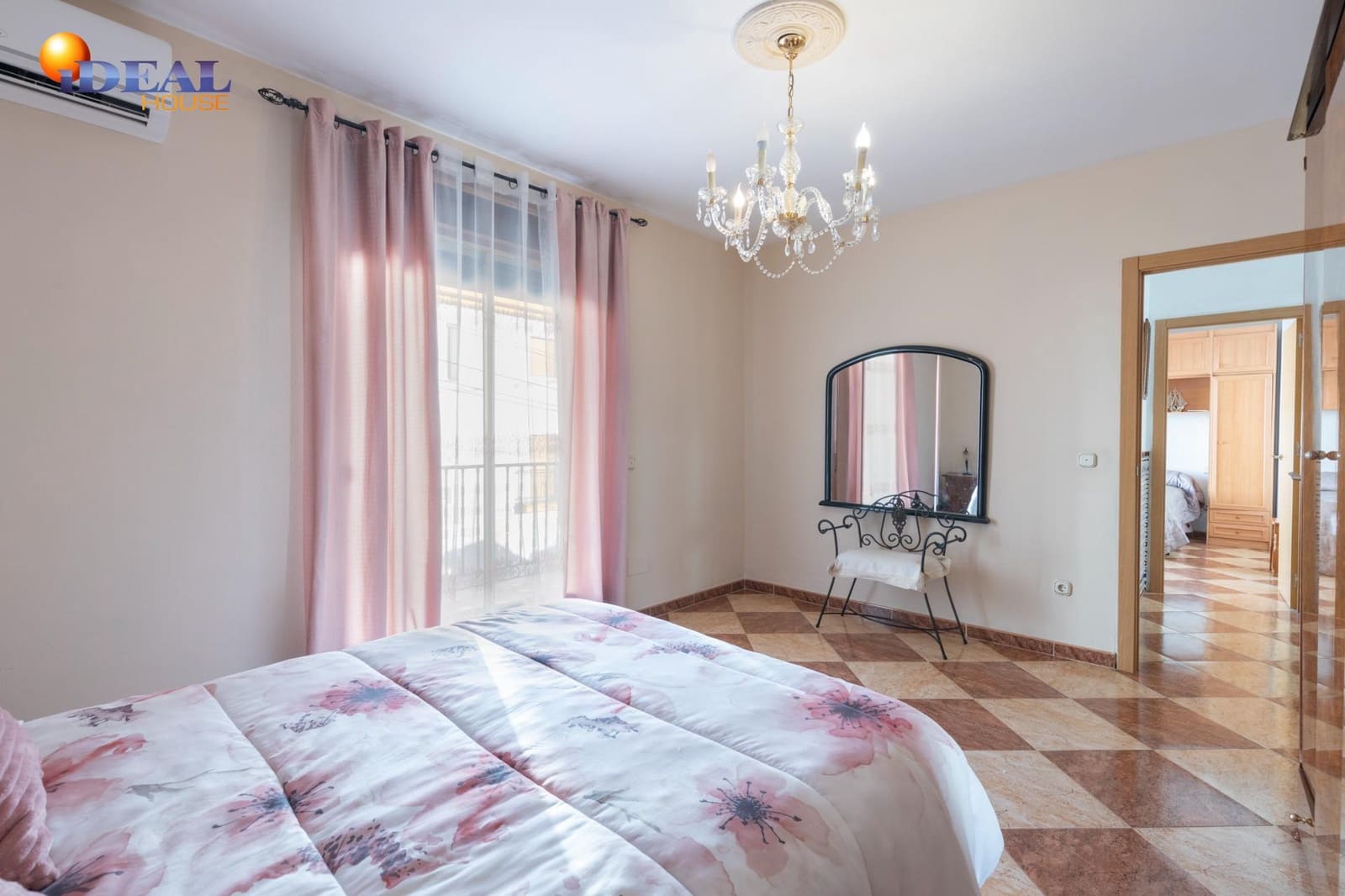 4 bedroom Townhouse for sale in Illora with garage - € 160,000 (Ref: 9433951)