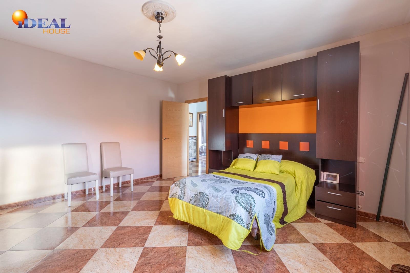 4 bedroom Townhouse for sale in Illora with garage - € 160,000 (Ref: 9433951)