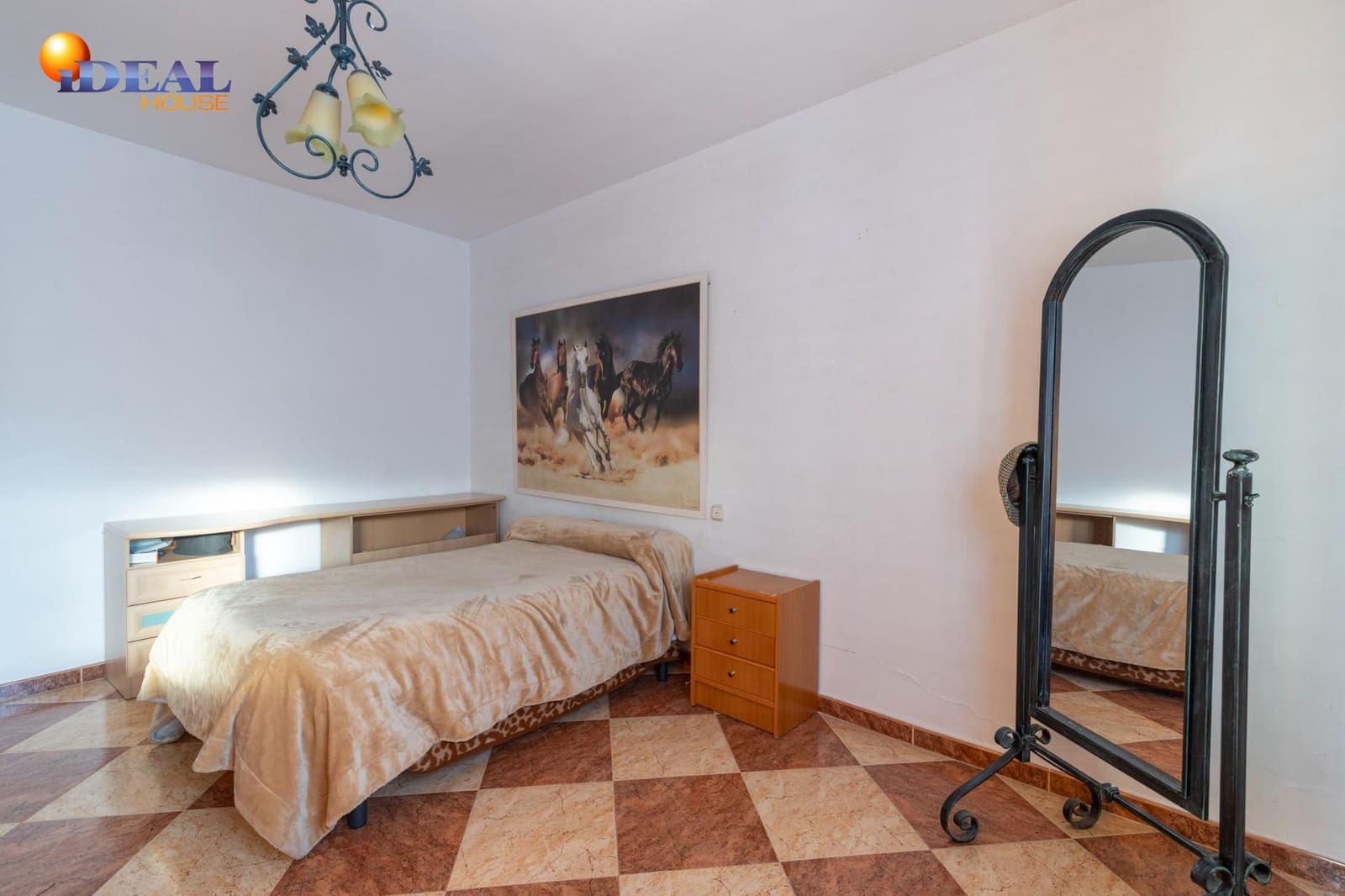 4 bedroom Townhouse for sale in Illora with garage - € 160,000 (Ref: 9433951)