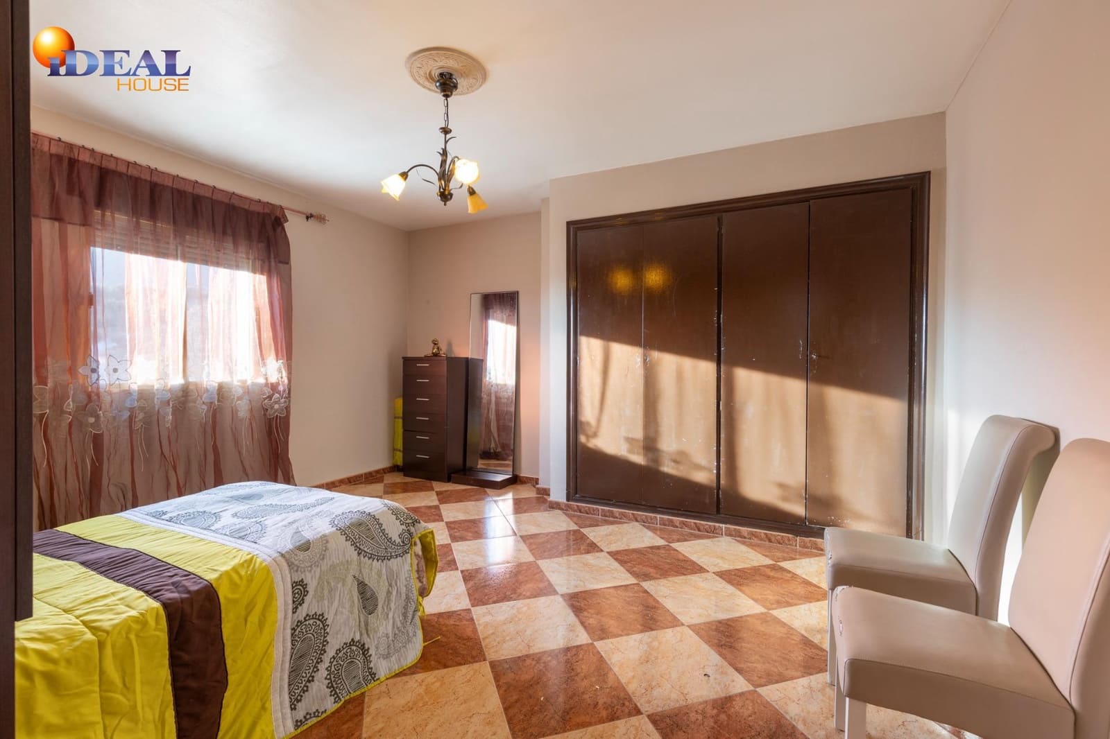 4 bedroom Townhouse for sale in Illora with garage - € 160,000 (Ref: 9433951)