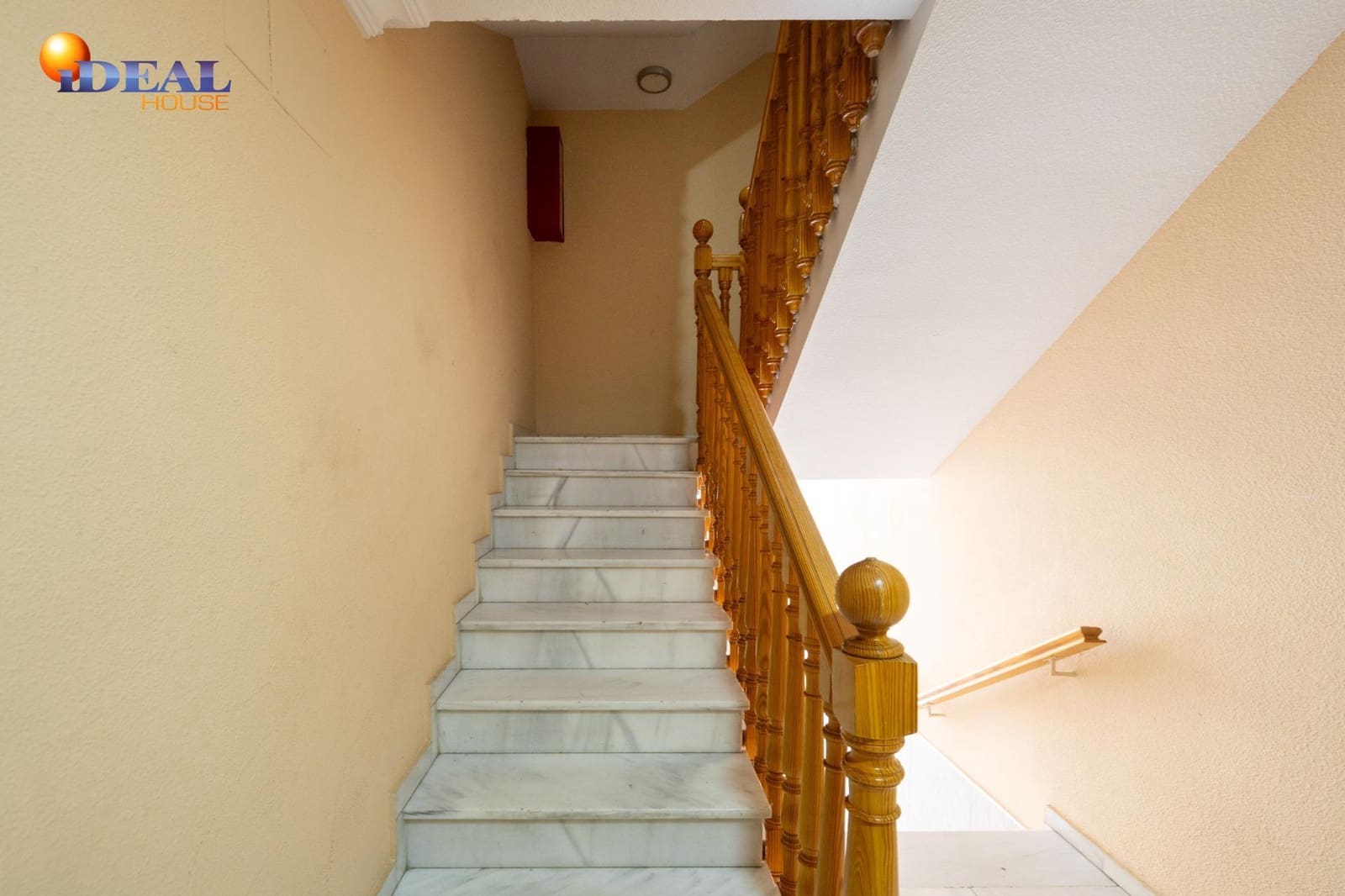 2 bedroom Penthouse for sale in La Zubia - € 169,000 (Ref: 9433952)