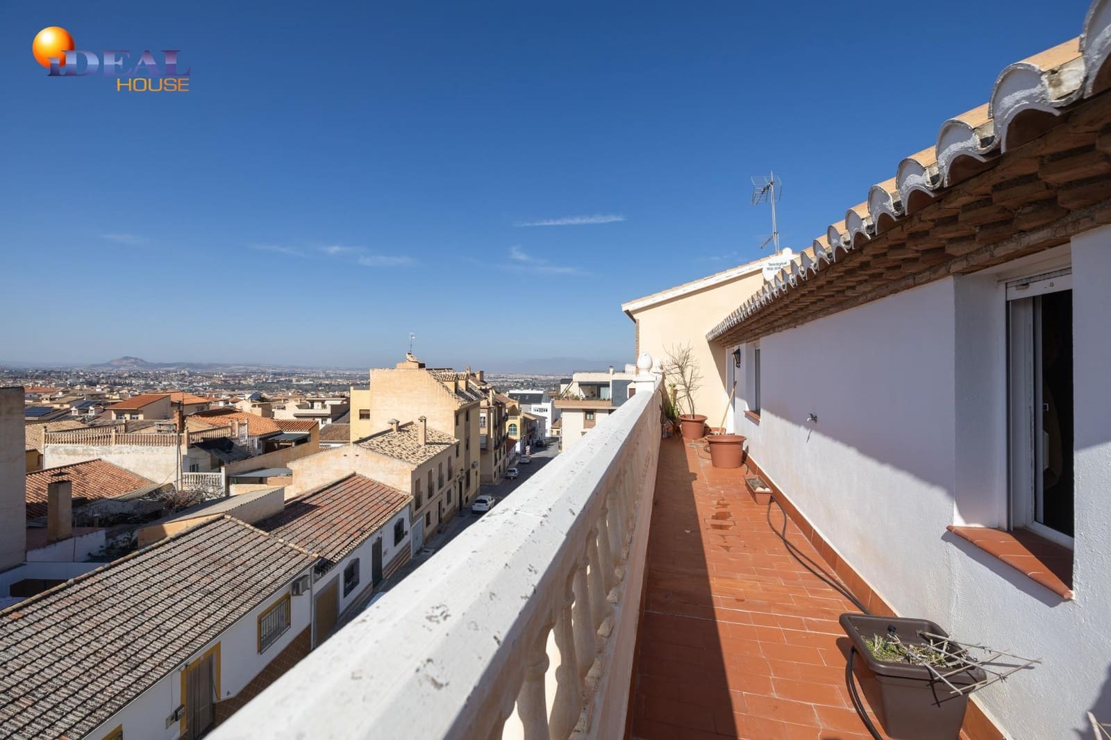 2 bedroom Penthouse for sale in La Zubia - € 169,000 (Ref: 9433952)