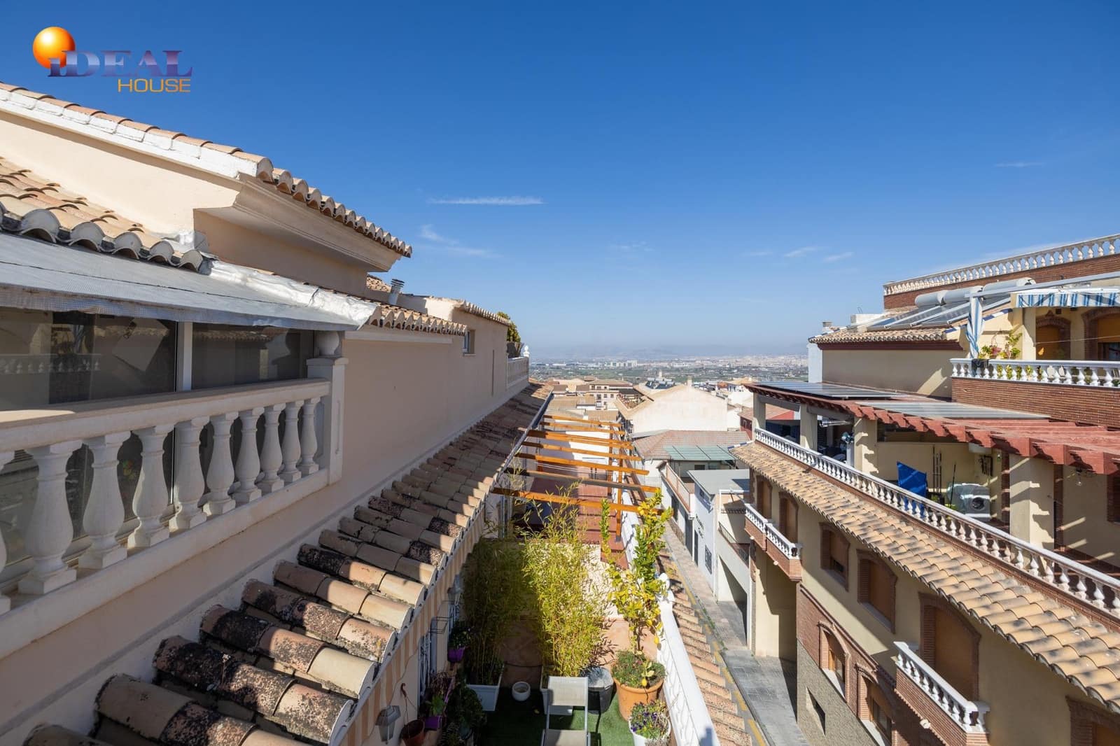 2 bedroom Penthouse for sale in La Zubia - € 169,000 (Ref: 9433952)