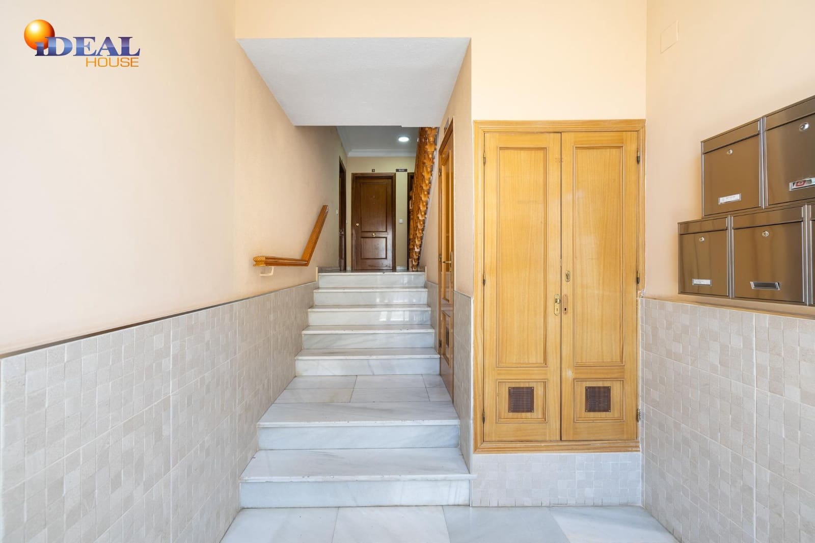 2 bedroom Penthouse for sale in La Zubia - € 169,000 (Ref: 9433952)