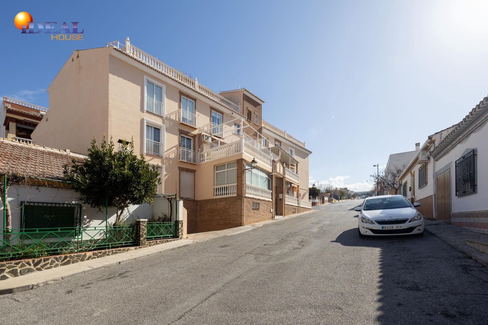 2 bedroom Penthouse for sale in La Zubia - € 169,000 (Ref: 9433952)