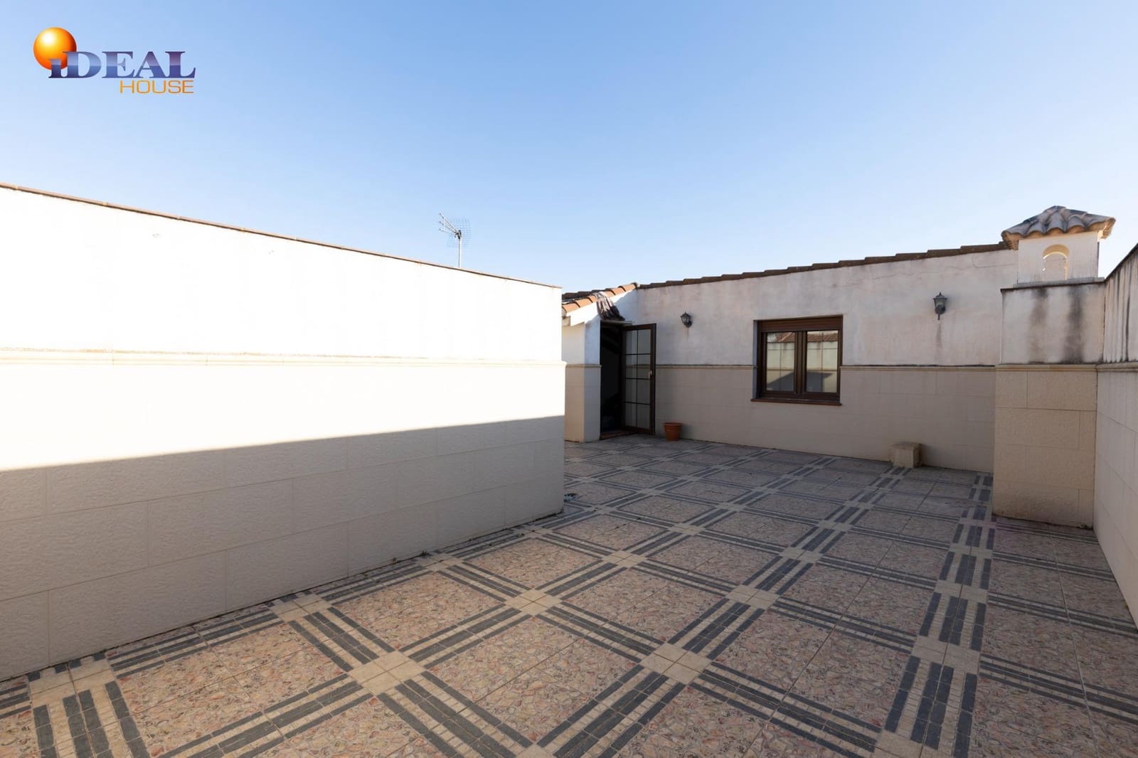 Piso de 3 habitaciones en Illora en venta con garaje - 125.000 € (Ref: 9433954)