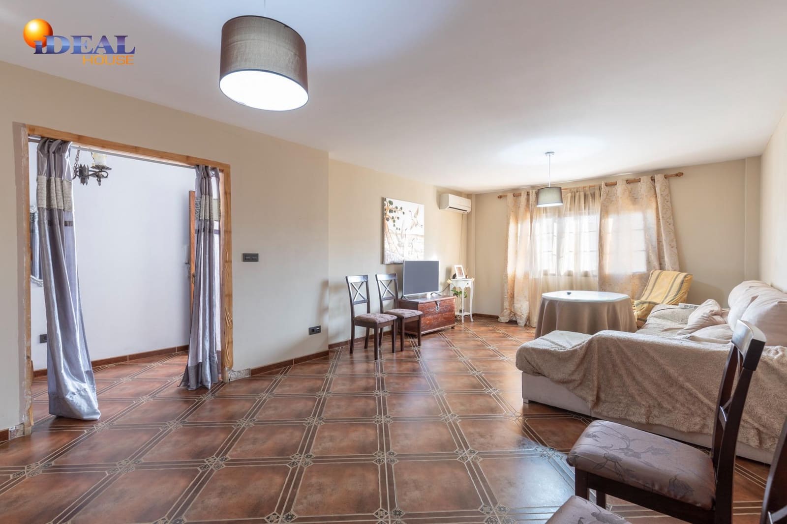 Piso de 3 habitaciones en Illora en venta con garaje - 125.000 € (Ref: 9433954)