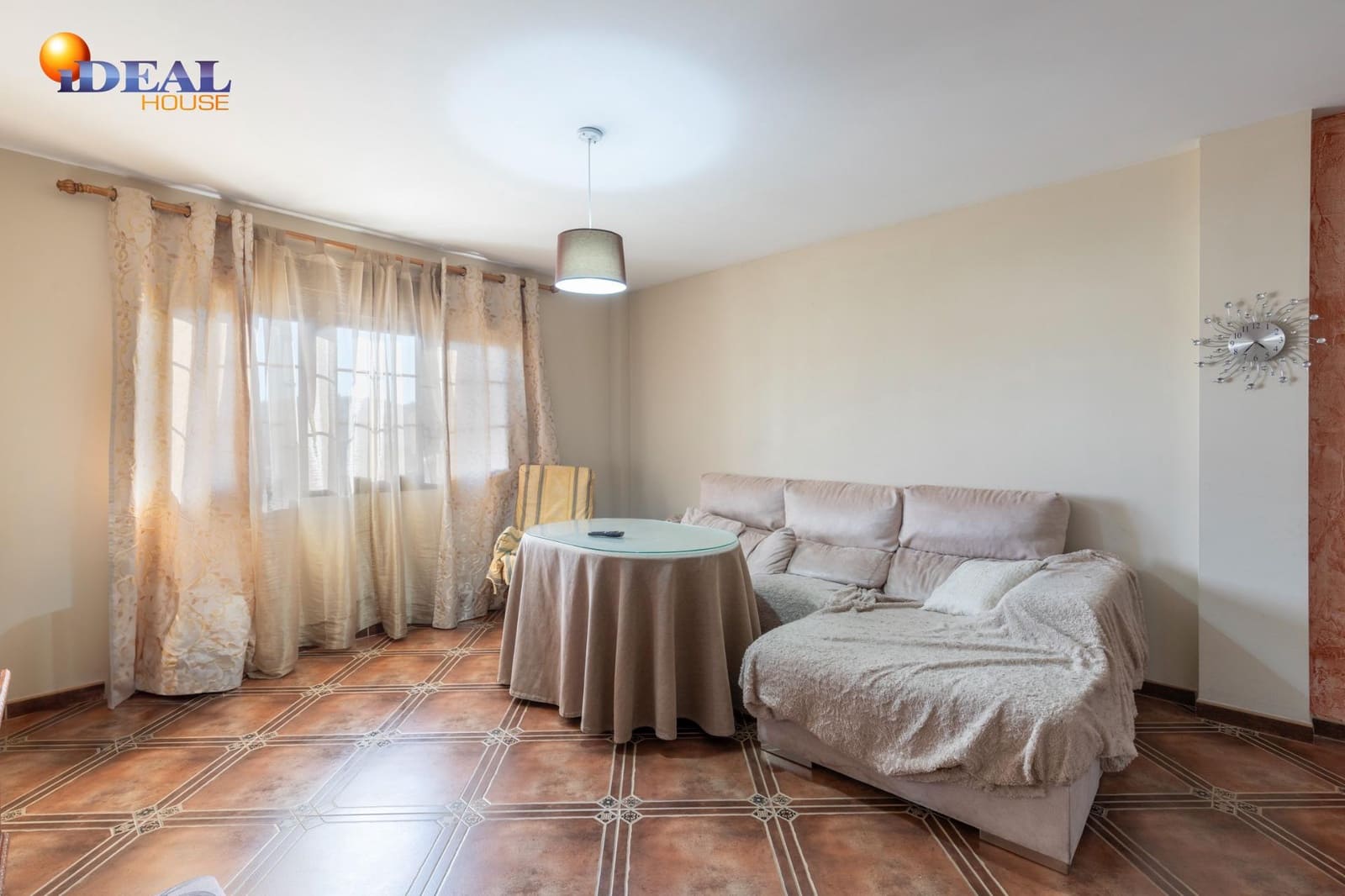 Piso de 3 habitaciones en Illora en venta con garaje - 125.000 € (Ref: 9433954)