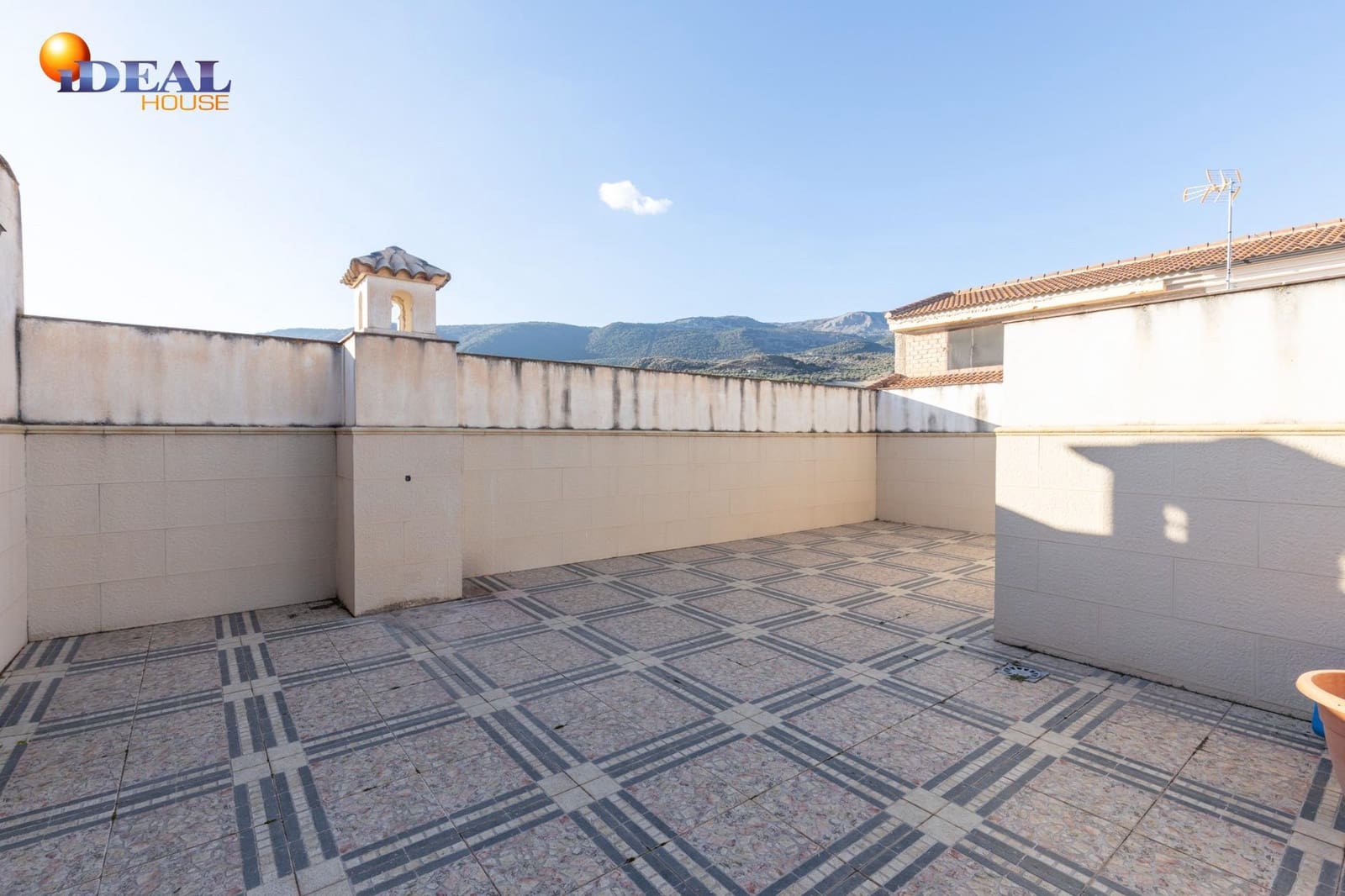 Piso de 3 habitaciones en Illora en venta con garaje - 125.000 € (Ref: 9433954)