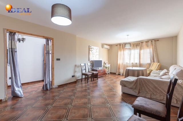 Piso de 3 habitaciones en Illora en venta con garaje - 125.000 € (Ref: 9433954)