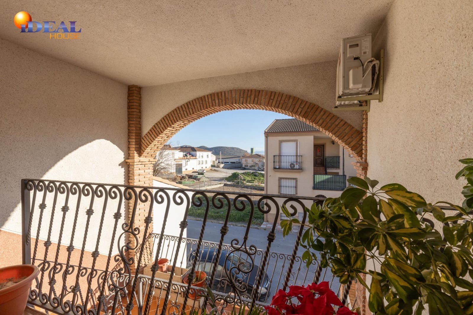 Piso de 3 habitaciones en Illora en venta con garaje - 125.000 € (Ref: 9433954)