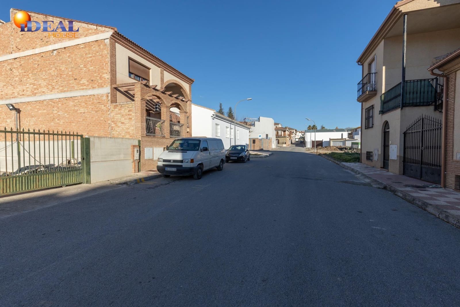 Piso de 3 habitaciones en Illora en venta con garaje - 125.000 € (Ref: 9433954)