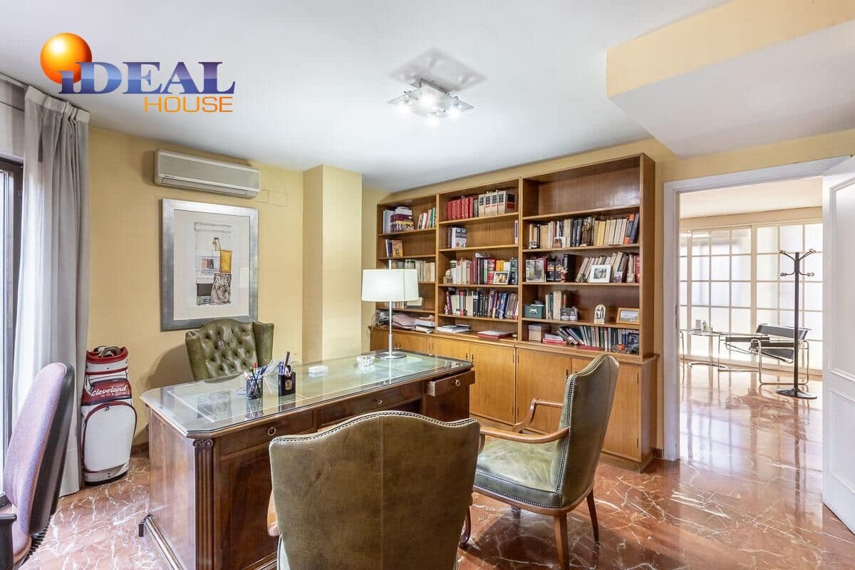 3 bedroom Flat for sale in Granada city - € 360,000 (Ref: 9433957)