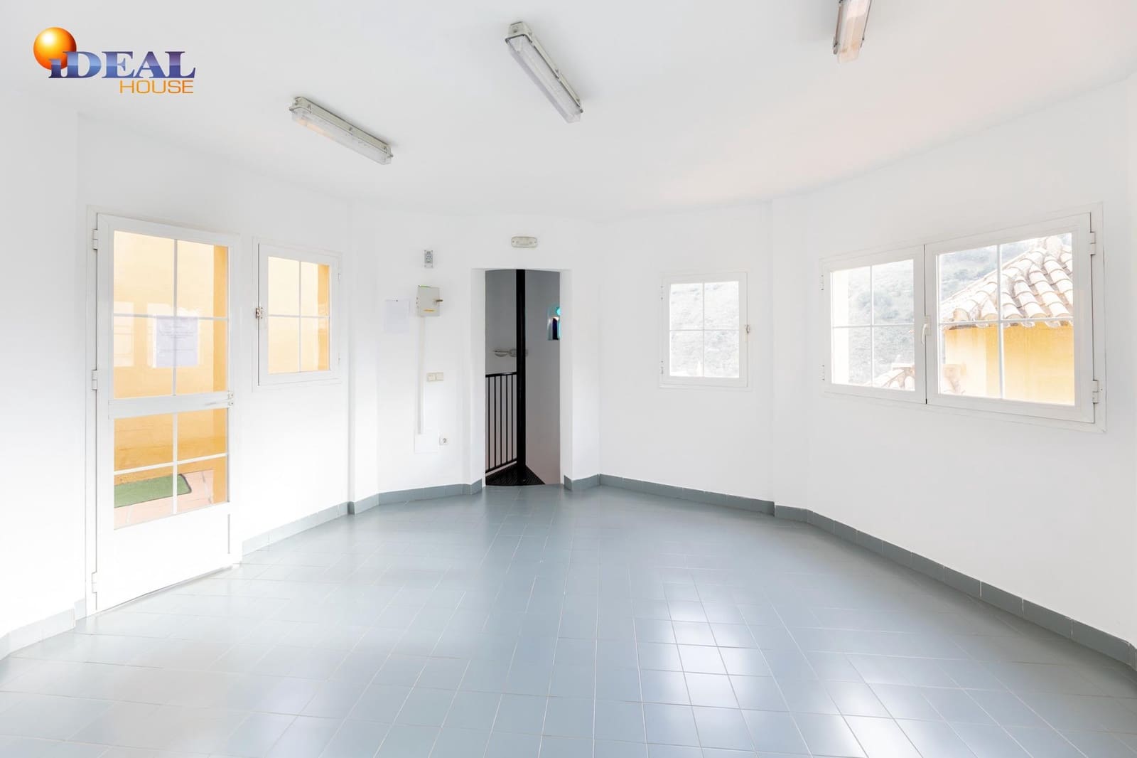 4 slaapkamer Rijtjeshuis te koop in Granada stad met zwembad garage - € 475.000 (Ref: 9433958)