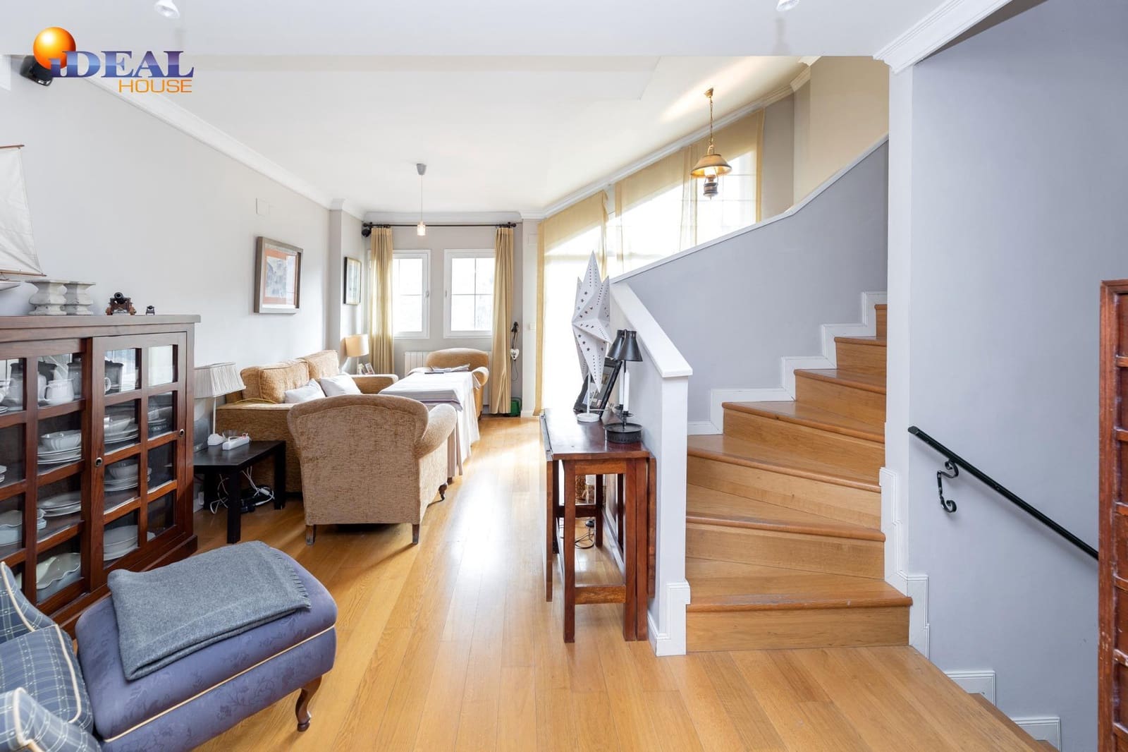 4 slaapkamer Rijtjeshuis te koop in Granada stad met zwembad garage - € 475.000 (Ref: 9433958)