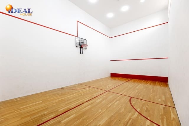 4 slaapkamer Rijtjeshuis te koop in Granada stad met zwembad garage - € 475.000 (Ref: 9433958)