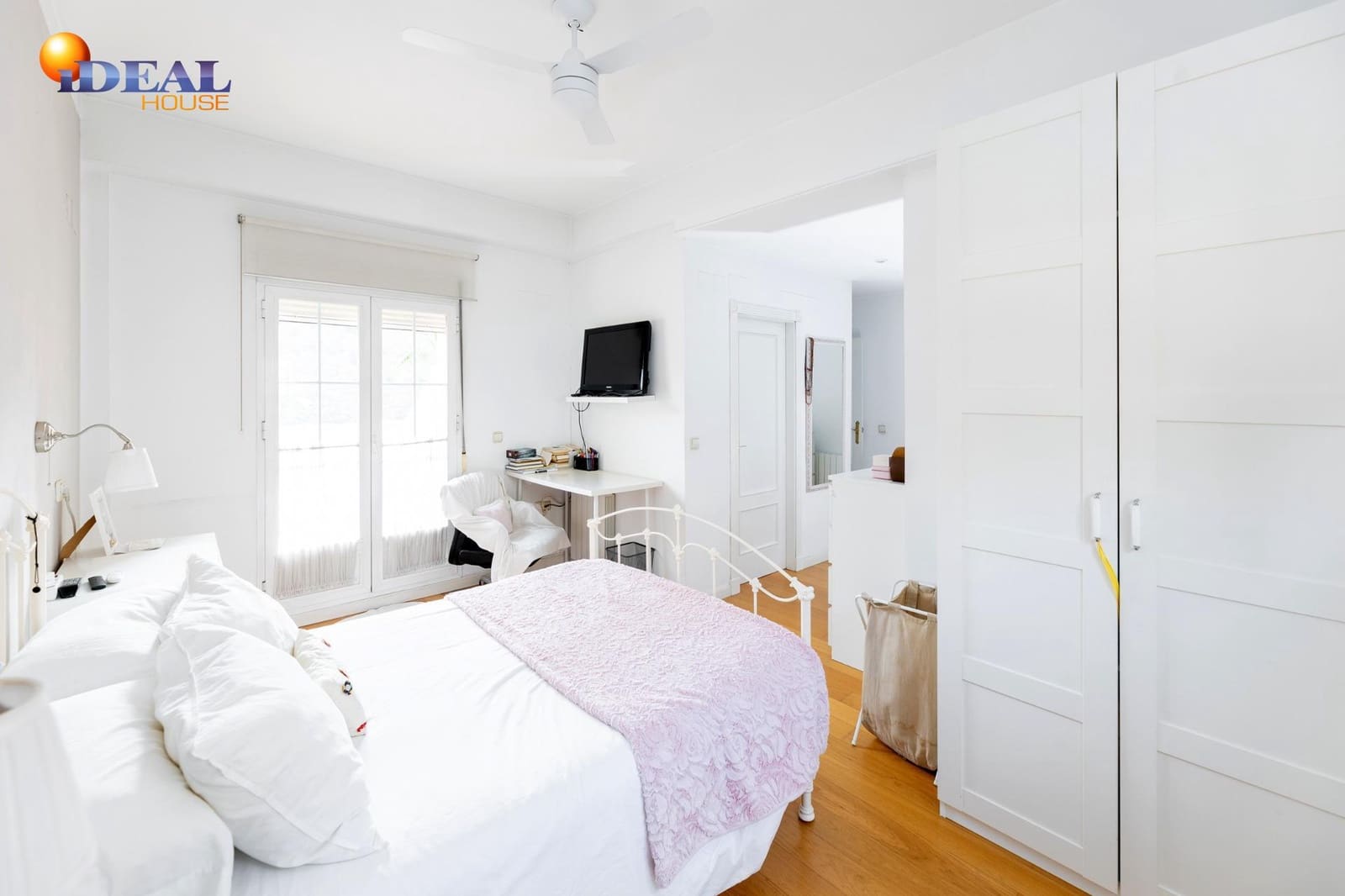 4 slaapkamer Rijtjeshuis te koop in Granada stad met zwembad garage - € 475.000 (Ref: 9433958)