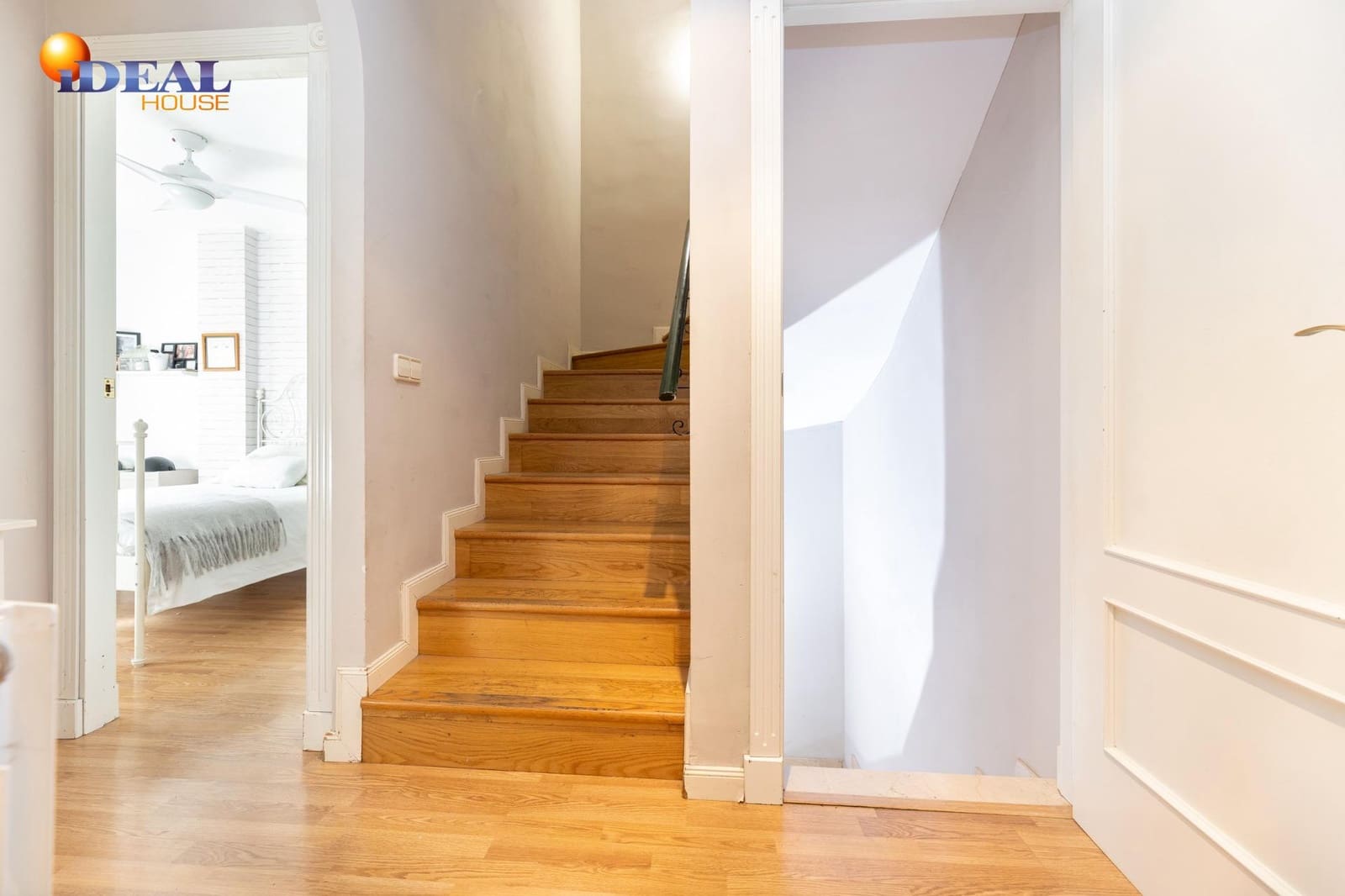 4 slaapkamer Rijtjeshuis te koop in Granada stad met zwembad garage - € 475.000 (Ref: 9433958)