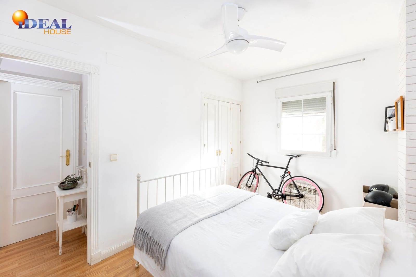 4 slaapkamer Rijtjeshuis te koop in Granada stad met zwembad garage - € 475.000 (Ref: 9433958)