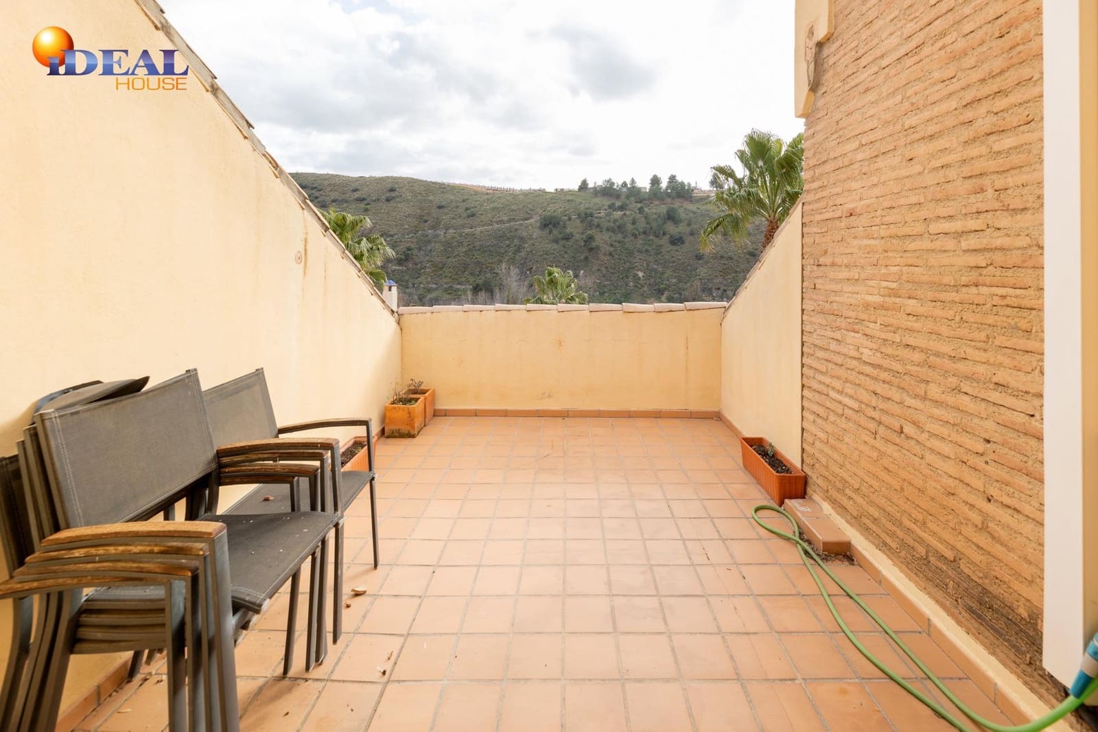 4 slaapkamer Rijtjeshuis te koop in Granada stad met zwembad garage - € 475.000 (Ref: 9433958)