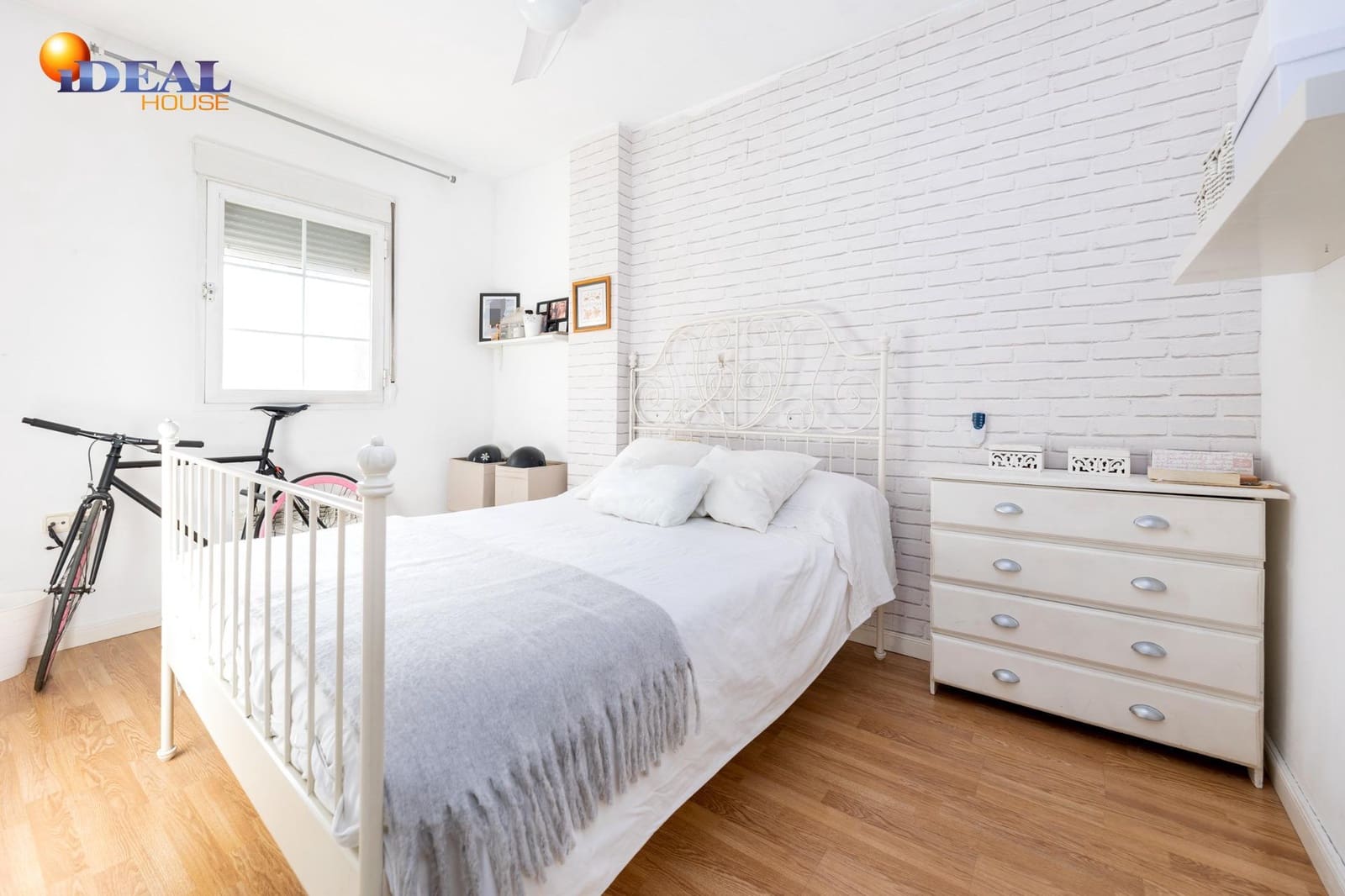 4 slaapkamer Rijtjeshuis te koop in Granada stad met zwembad garage - € 475.000 (Ref: 9433958)