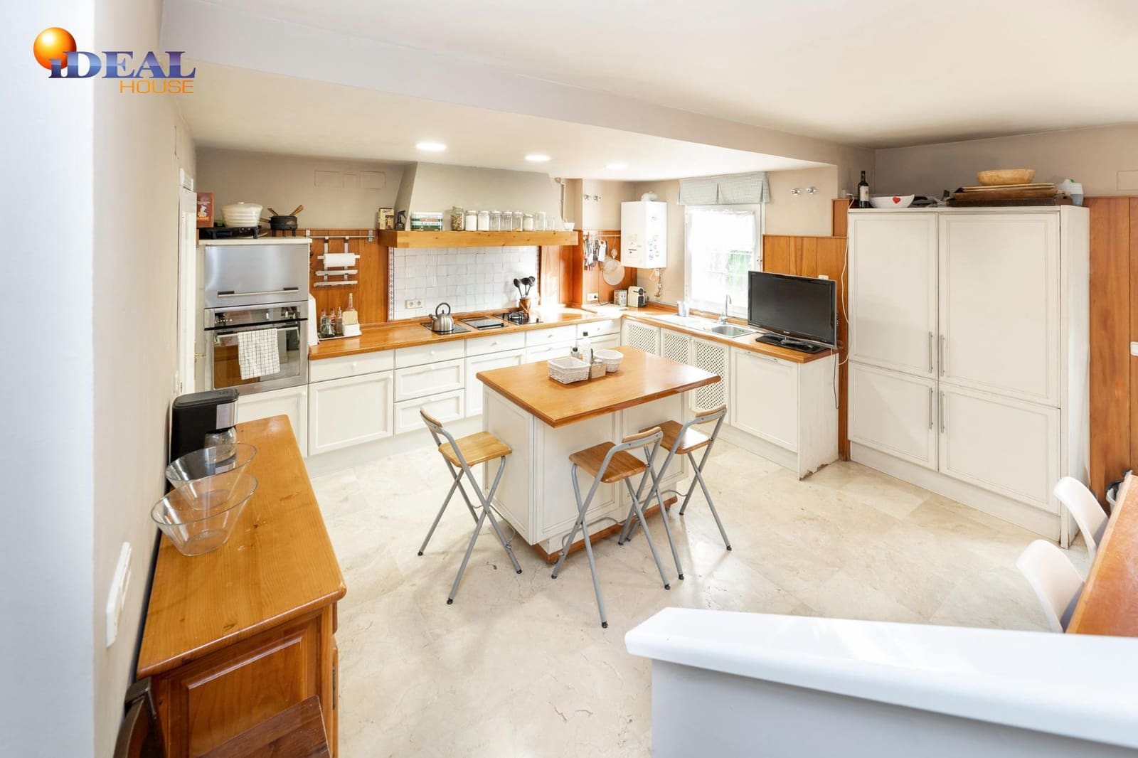 4 slaapkamer Rijtjeshuis te koop in Granada stad met zwembad garage - € 475.000 (Ref: 9433958)