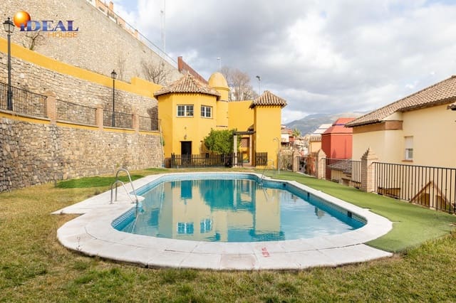 4 slaapkamer Rijtjeshuis te koop in Granada stad met zwembad garage - € 475.000 (Ref: 9433958)