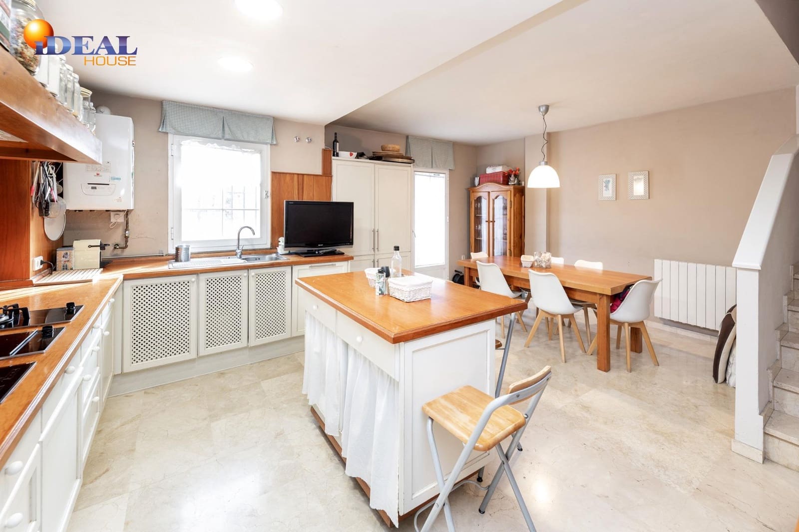 4 slaapkamer Rijtjeshuis te koop in Granada stad met zwembad garage - € 475.000 (Ref: 9433958)