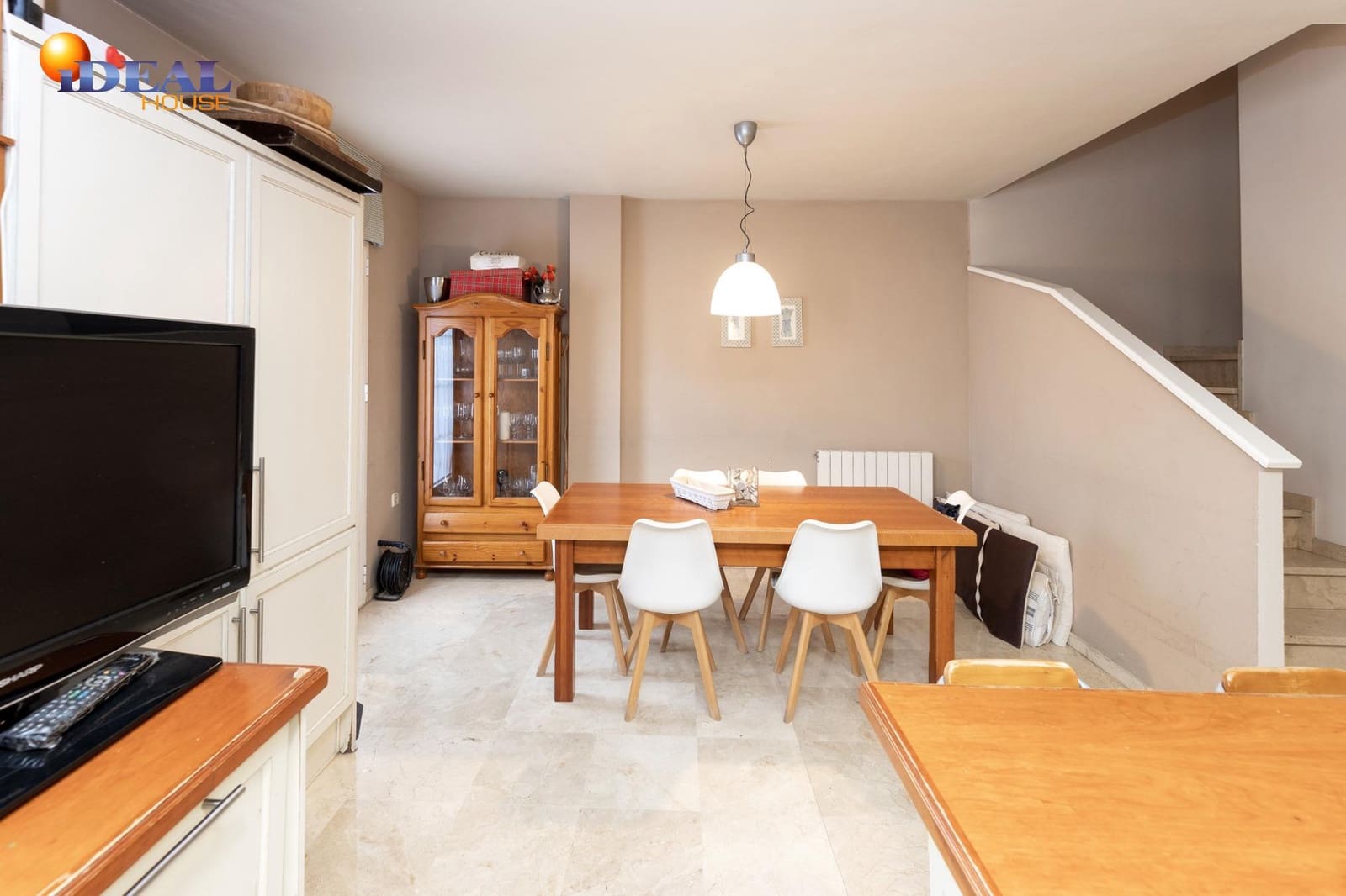 4 slaapkamer Rijtjeshuis te koop in Granada stad met zwembad garage - € 475.000 (Ref: 9433958)