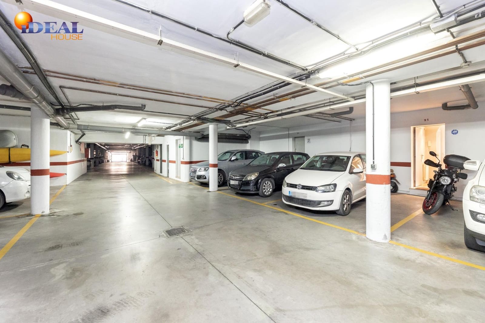 4 slaapkamer Rijtjeshuis te koop in Granada stad met zwembad garage - € 475.000 (Ref: 9433958)