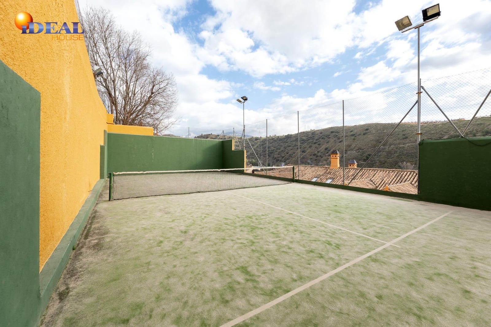 4 slaapkamer Rijtjeshuis te koop in Granada stad met zwembad garage - € 475.000 (Ref: 9433958)