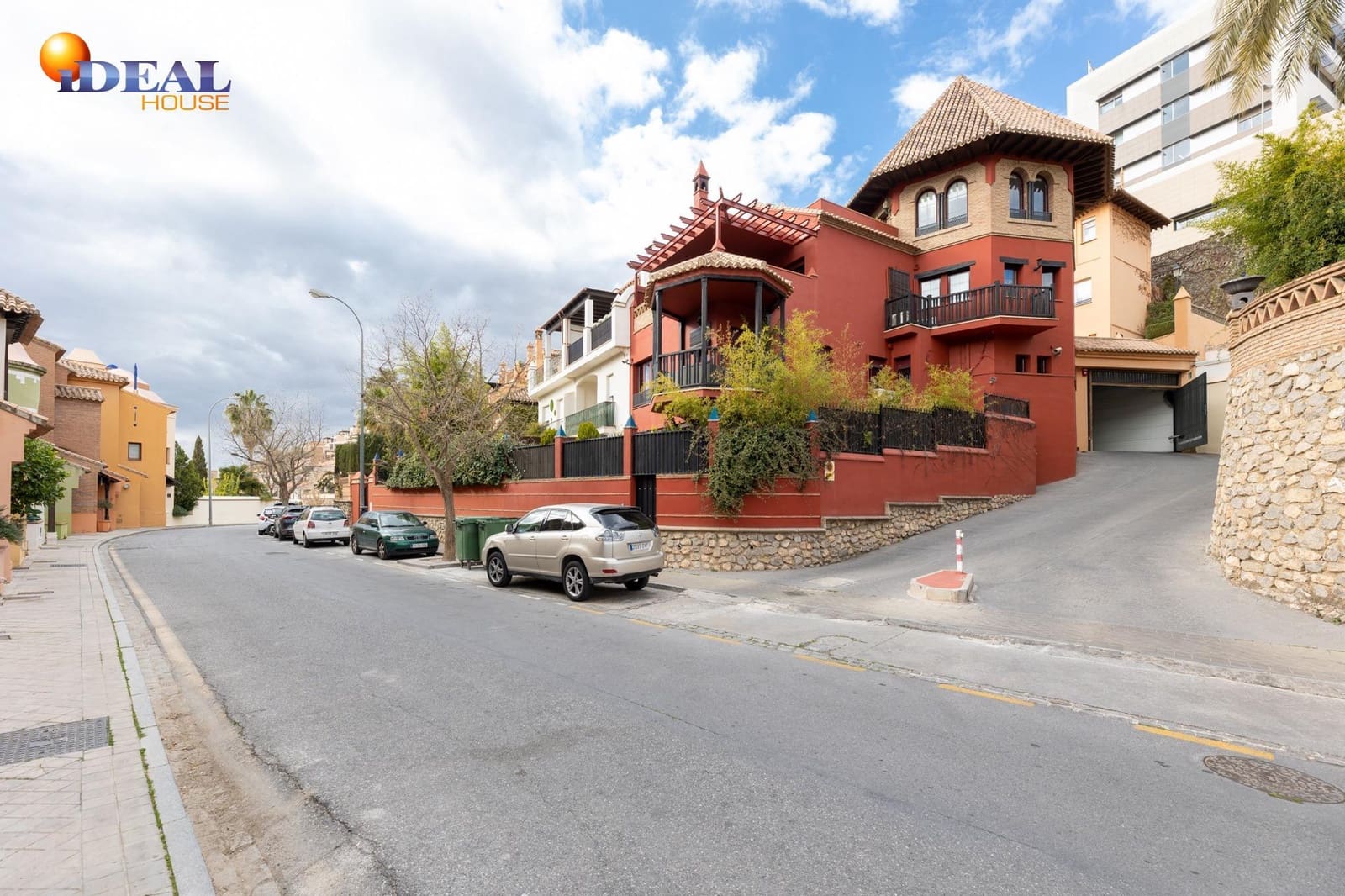 4 slaapkamer Rijtjeshuis te koop in Granada stad met zwembad garage - € 475.000 (Ref: 9433958)