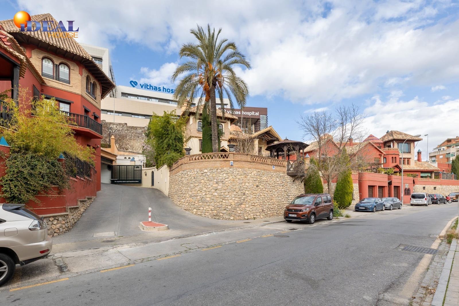 4 slaapkamer Rijtjeshuis te koop in Granada stad met zwembad garage - € 475.000 (Ref: 9433958)
