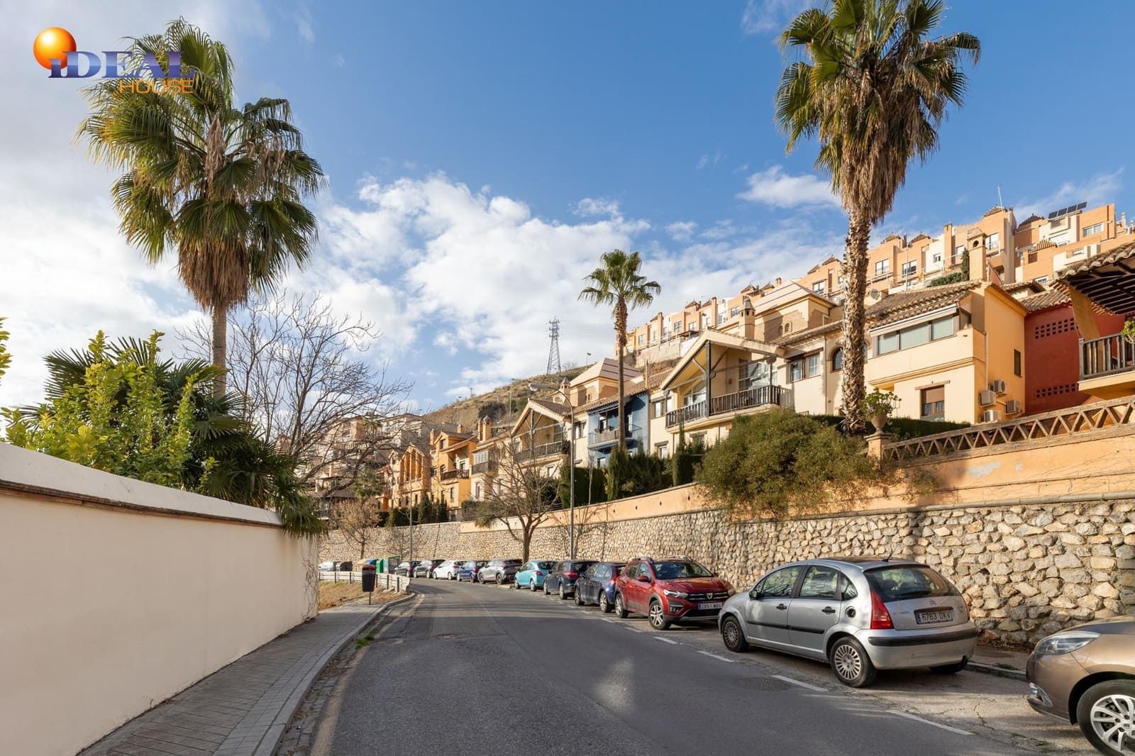 4 slaapkamer Rijtjeshuis te koop in Granada stad met zwembad garage - € 475.000 (Ref: 9433958)